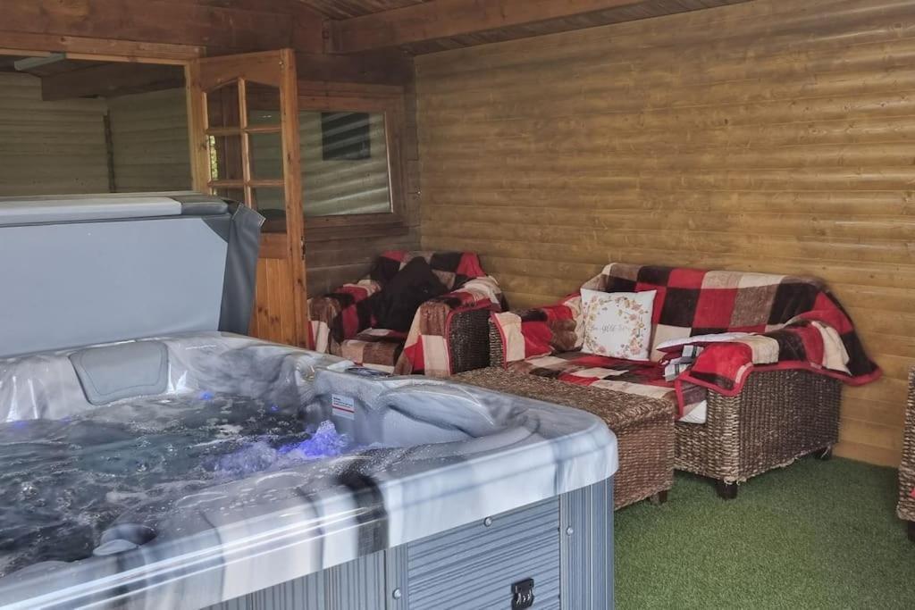 Grace'S Place With Hot Tub & Games Room Carrickfergus Dış mekan fotoğraf